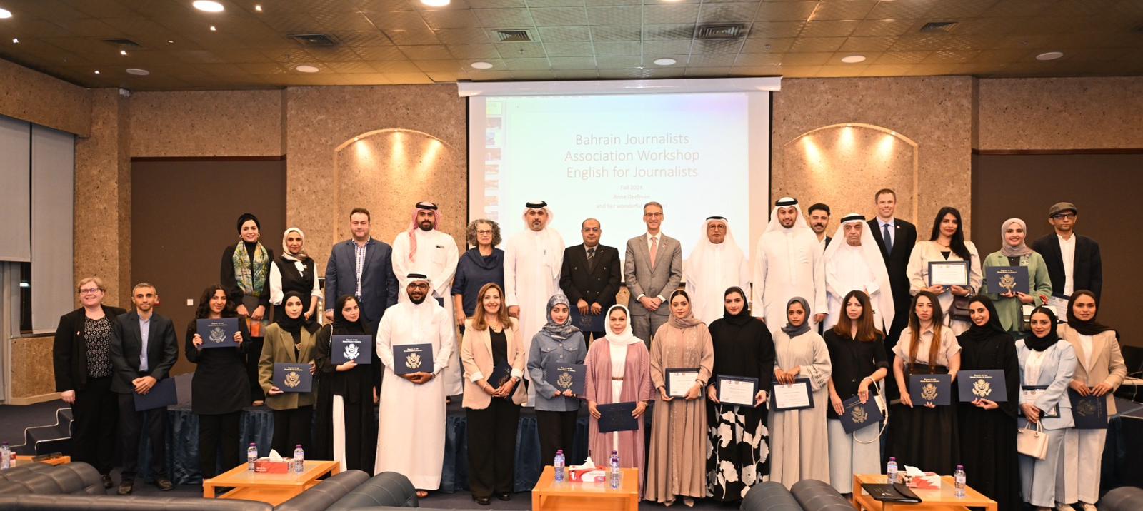 الإدارة العامة للإعلام والثقافة الأمنية تشارك في دورة تدريبية متخصصة باللغة الإنجليزية للصحفيين<